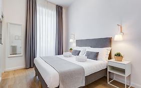 Colonna Luxury Apartment